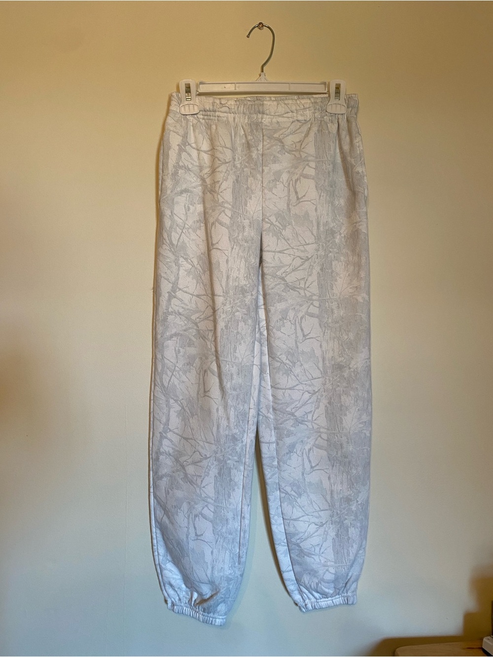 Light Gray Women's Jogger Pants with Subtle Marble Print